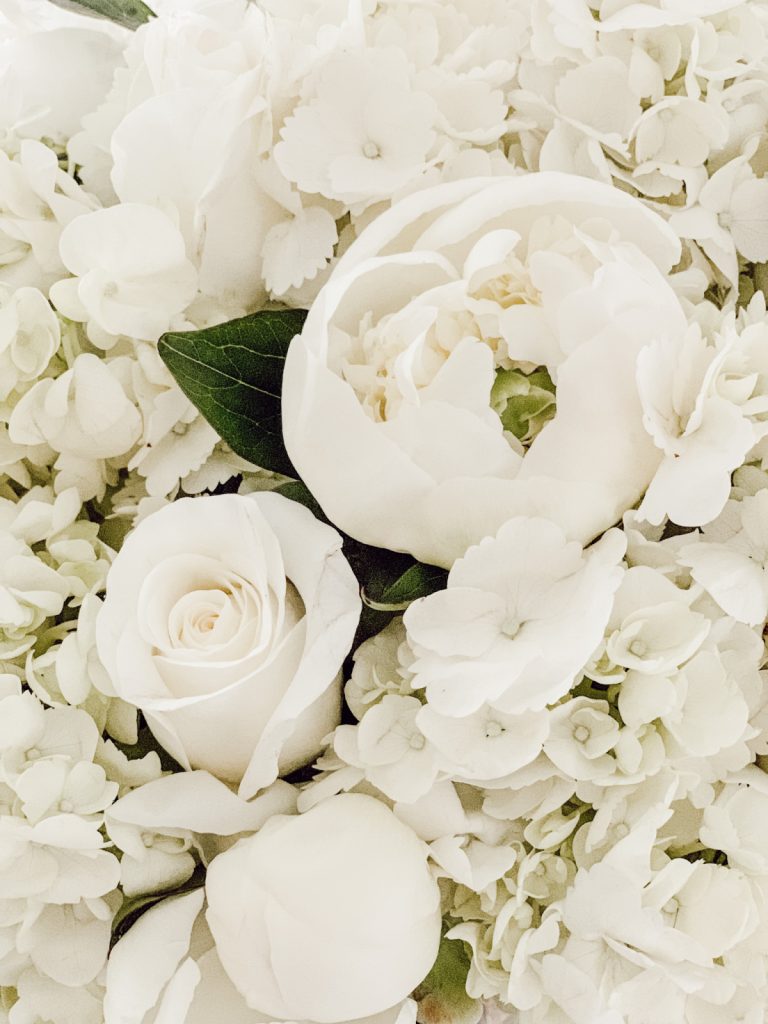 White flowers for a spring or summer centerpiece is a great way to refresh your home.