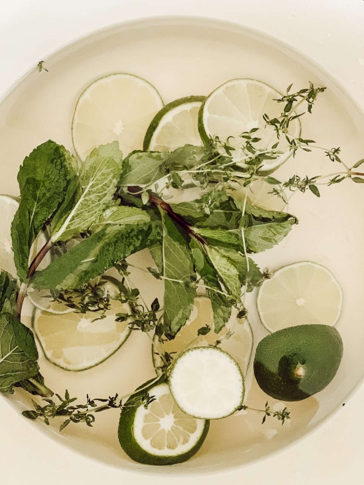 All green simmer pot recipe with limes, mint, thyme, and vanilla extract.