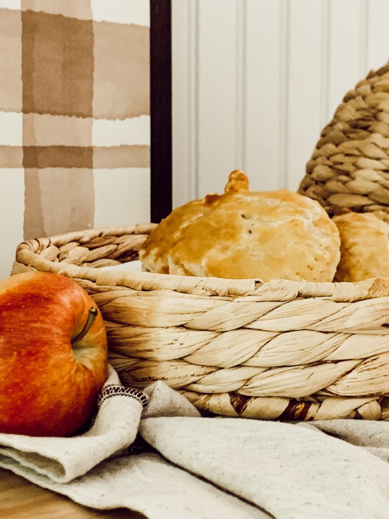 Delicious fall dessert idea with apples and puff pastry.