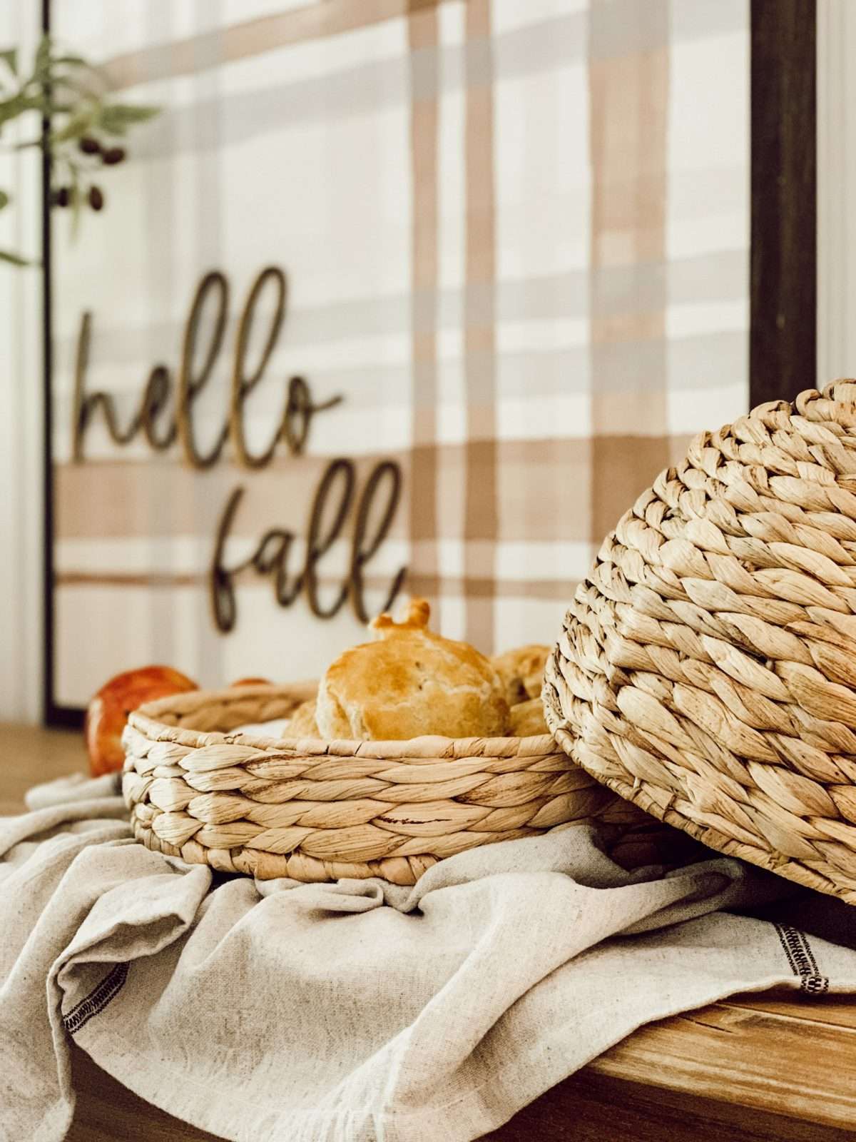 Single serving apple pies with apple pie filling and puff pastry.