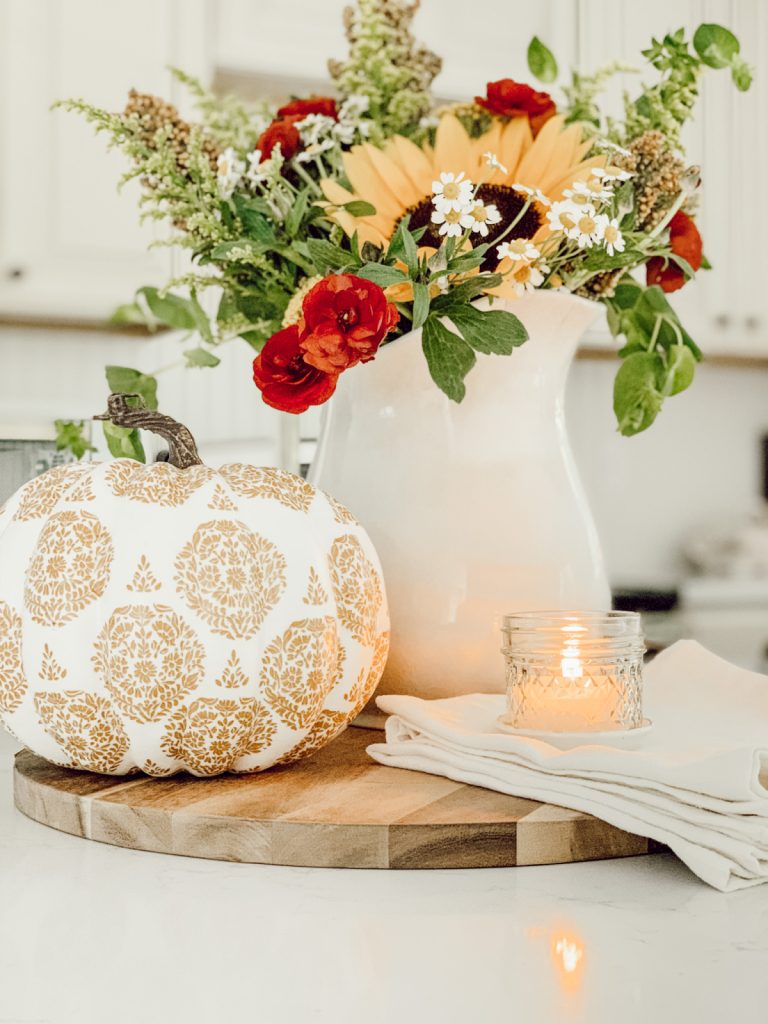 DIY fall pumpkin craft for autumn home decor.