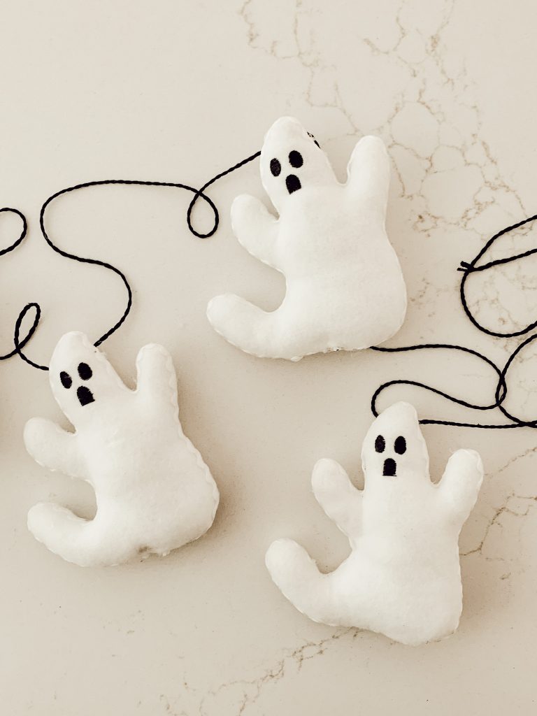 Spooky garland for Halloween that can be hung in any part of your home.