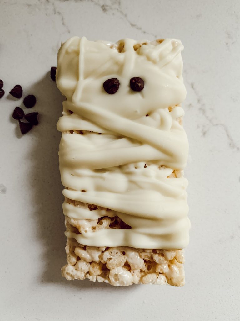 Easy Rice Krispie treat recipe for Halloween with white chocolate and chocolate chips.