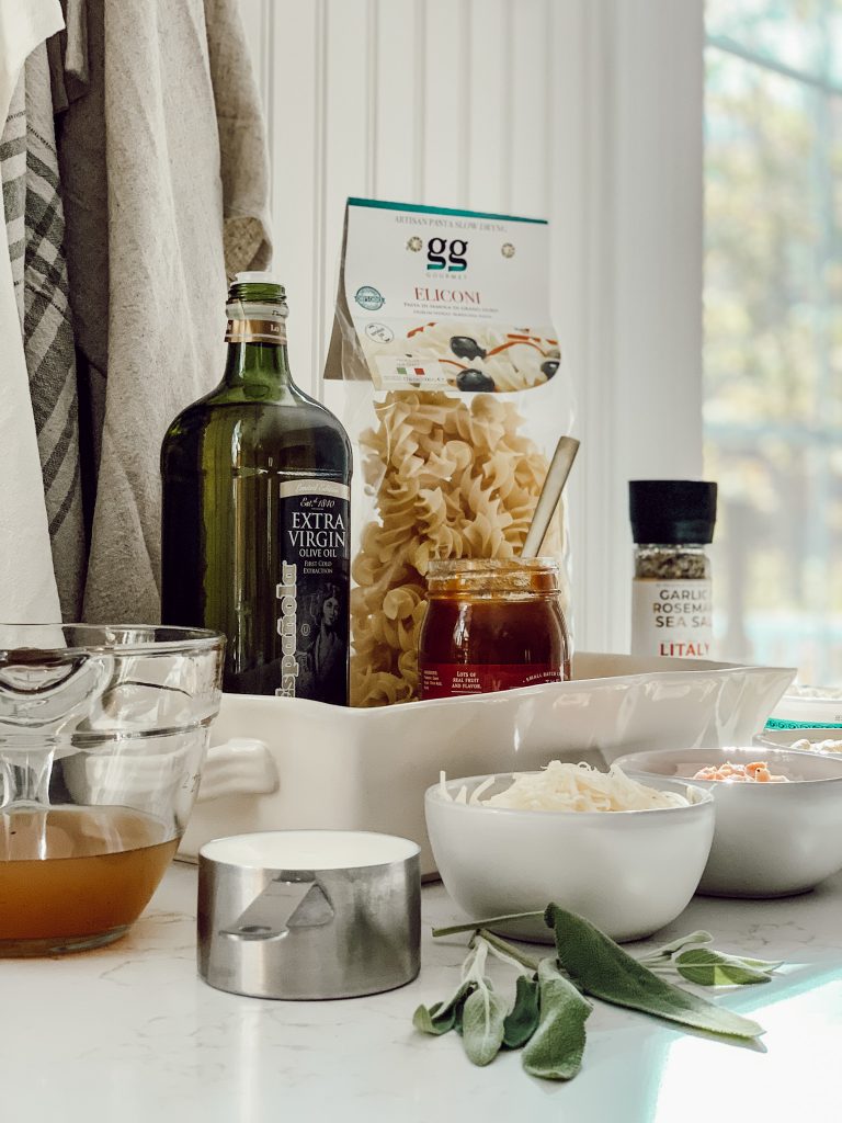 How to make pumpkin pasta with a handful of ingredients. 