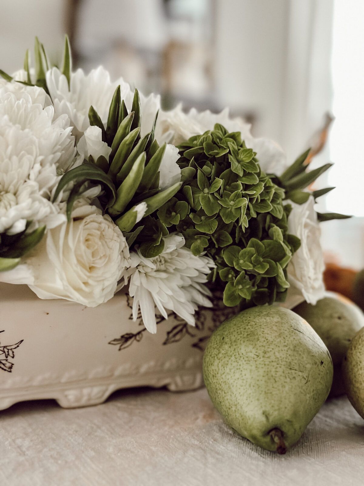 Soup tureen centerpiece with fresh roses, daisies, hydrangeas, and eucalyptus.