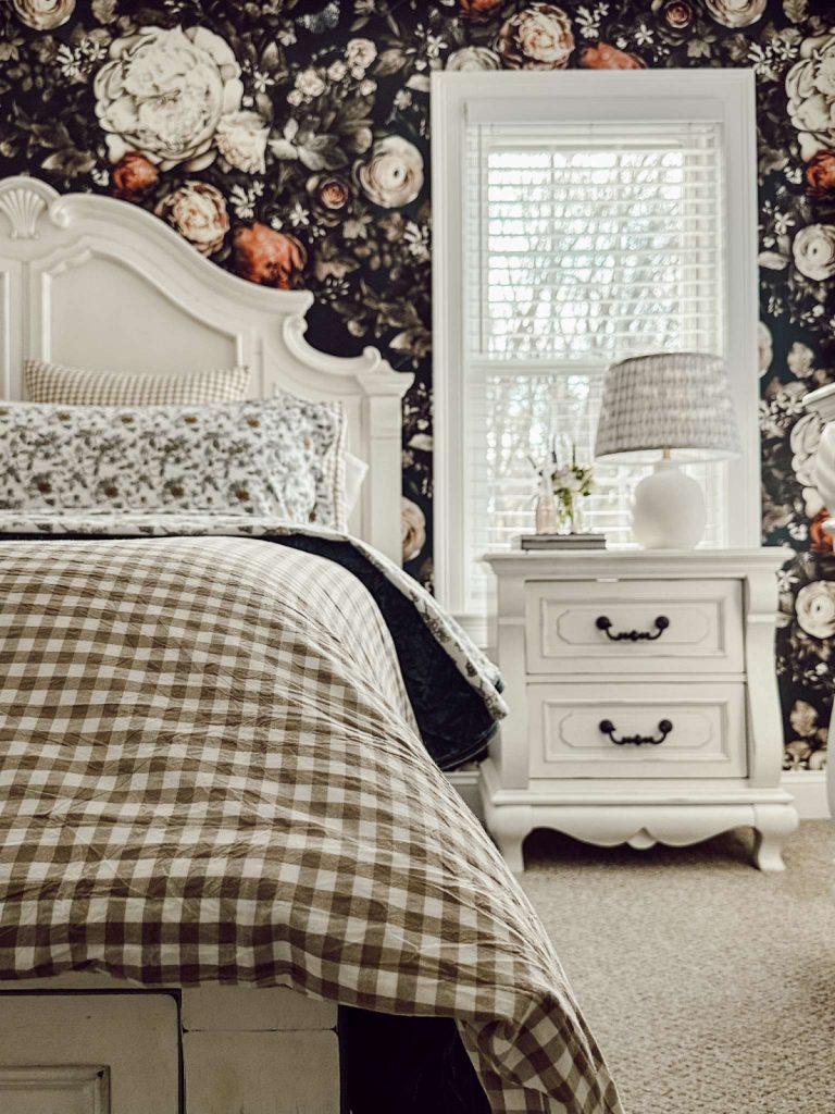 Mixing patterns creates a beautiful spring home that is cozy & inviting.