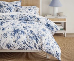 Blue & white toile bedding for a fresh & colorful bedroom.