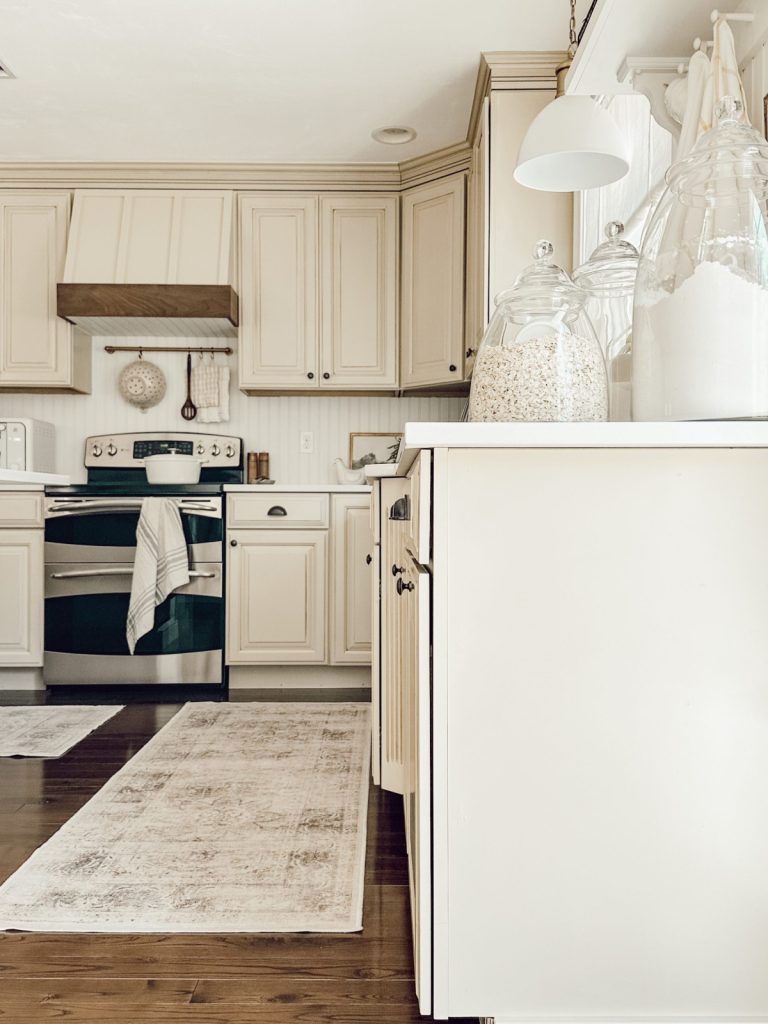 Functional spring kitchen decor for a cozy farmhouse kitchen.