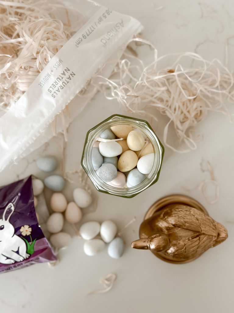 Easter candy in a glass jar for an easy & simple DIY.