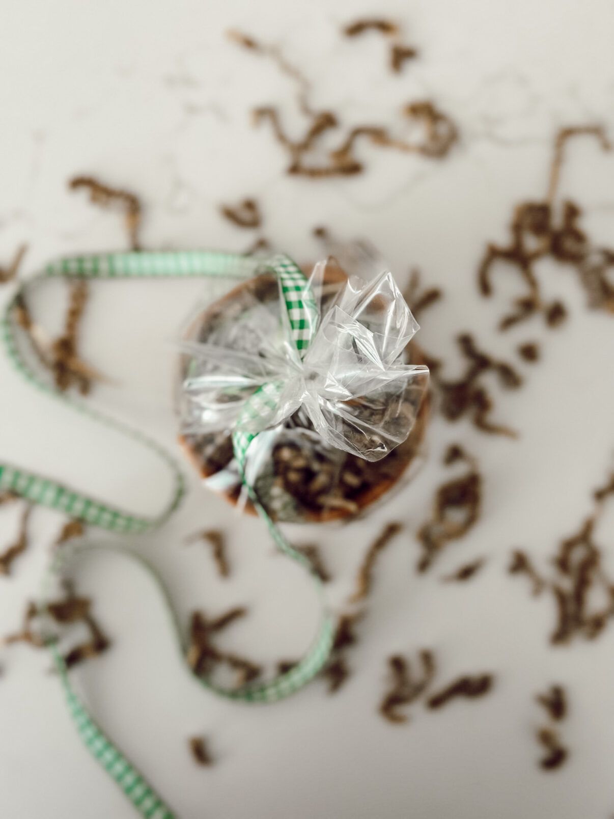 Wrap the Easter party favor in a cellophane bag to hold everything together and then tie with ribbon.