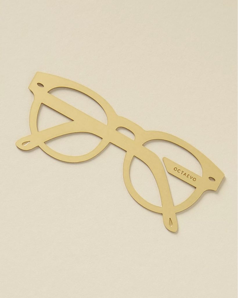 Eyeglass bookmark for saving your page when reading a book.