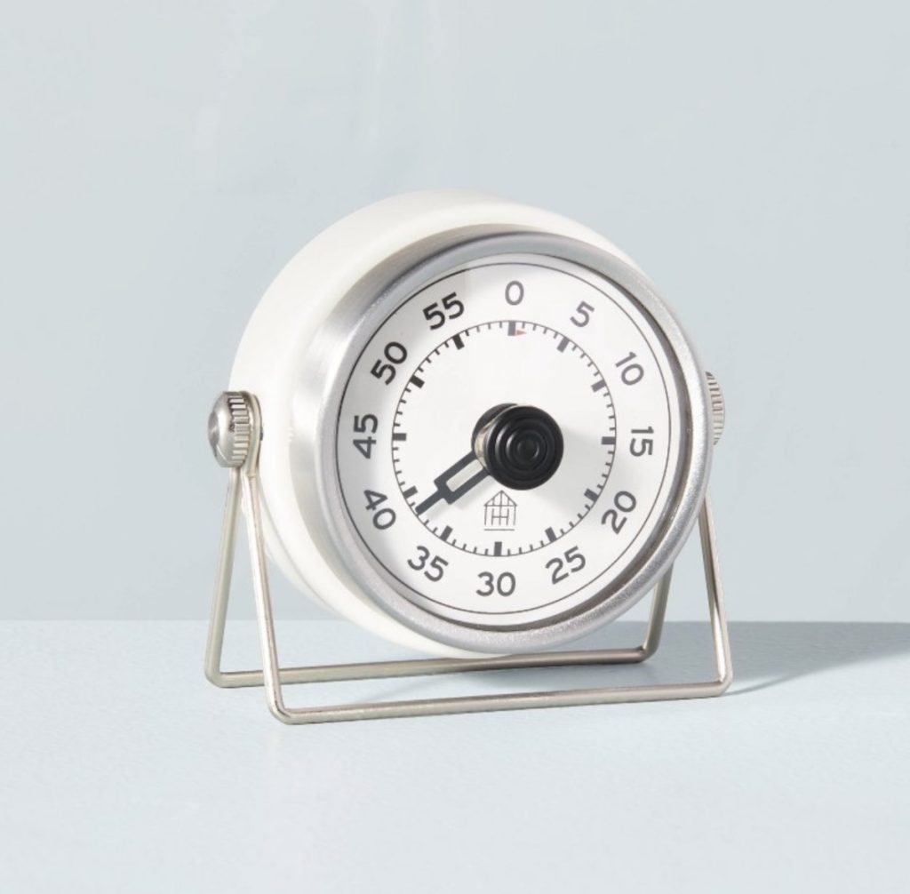 Vintage kitchen timer for a farmhouse kitchen that mom will love.