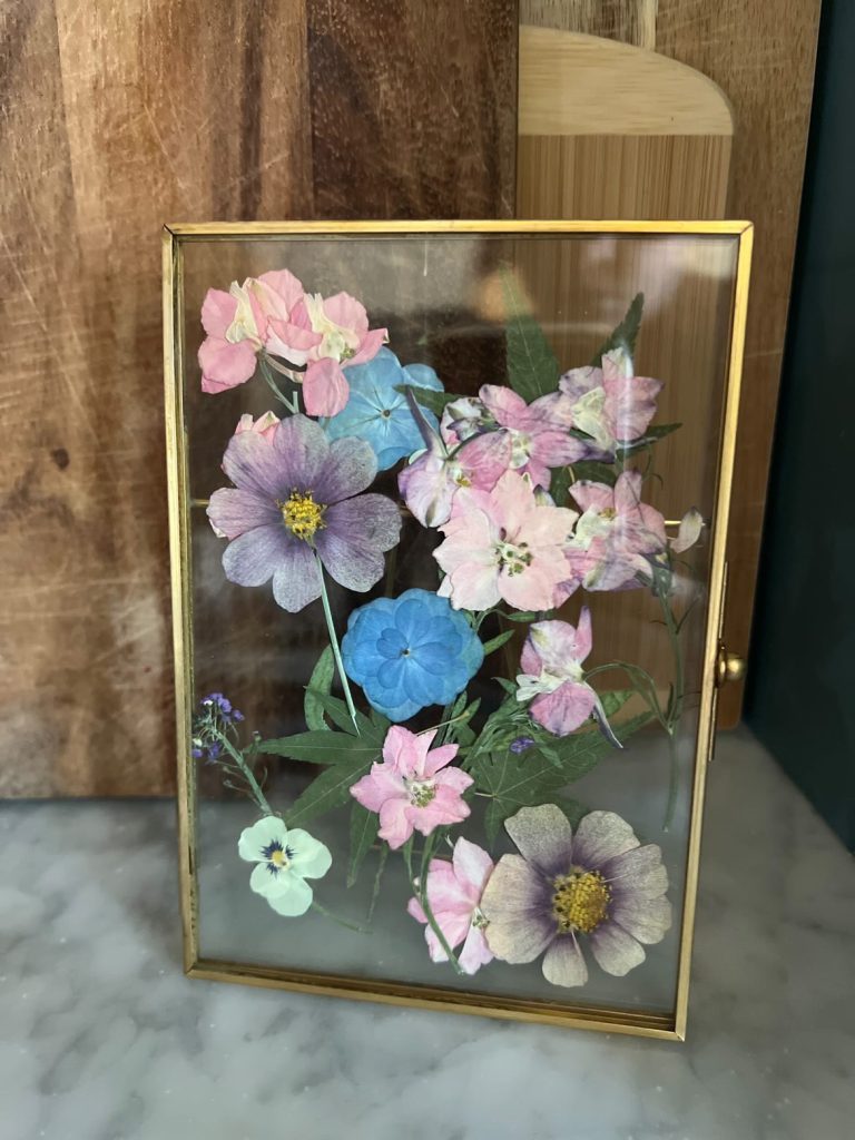 Pressed flower gift idea for Mother's Day.