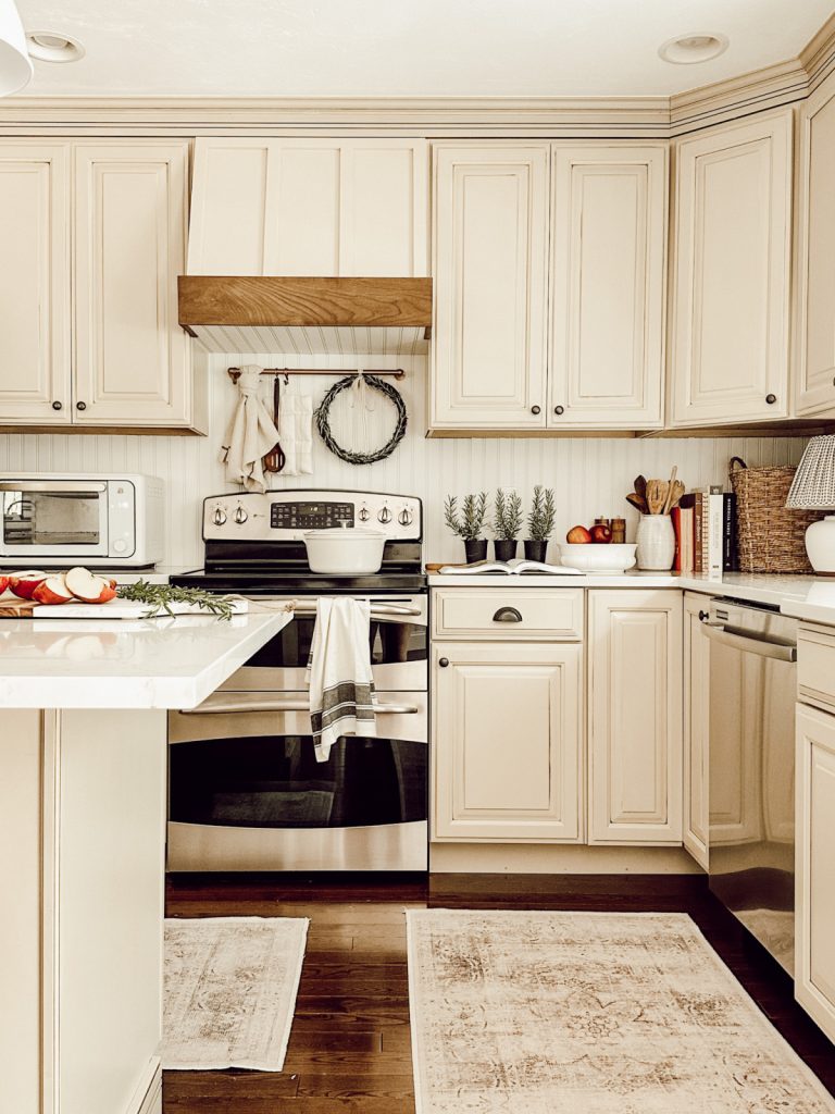 Neutral farmhouse summer kitchen with seasonal accents.