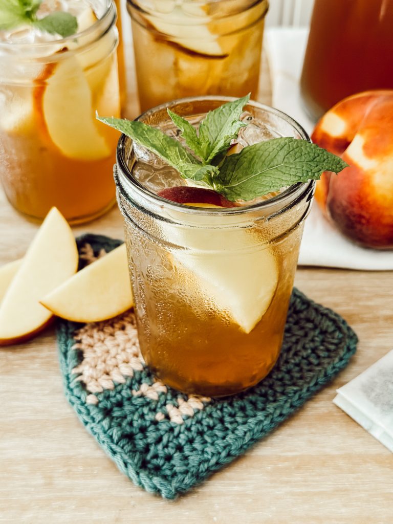 Peach sweet tea recipe with fresh int & peaches.