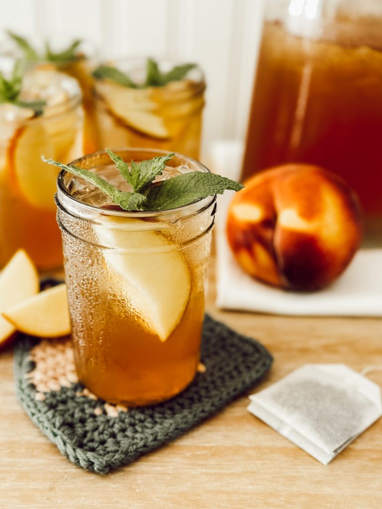 Peach sweet tea recipe with Earl Grey tea and peaches.
