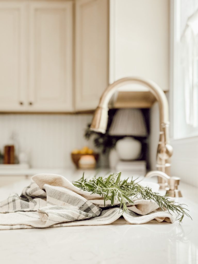 Tips & tricks for storing fresh cut herbs to make them last longer. 