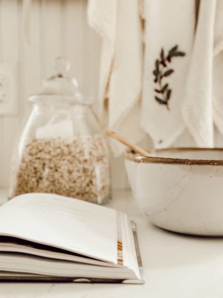 Fall farmhouse decorating ideas for the autumn season.