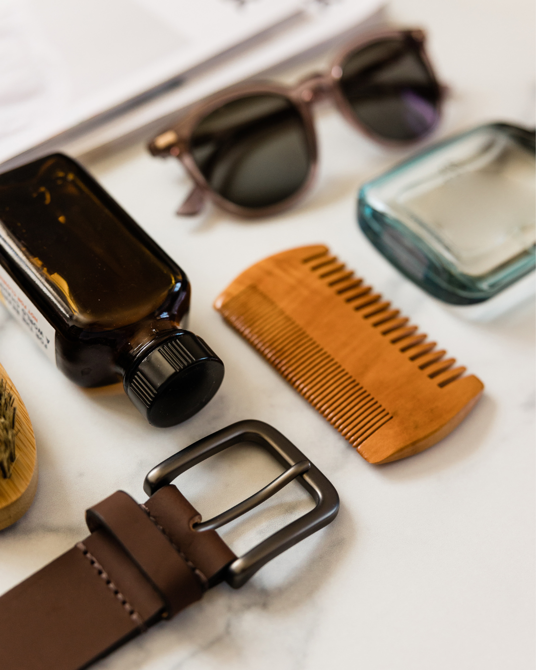 Christmas gift guide for men with gift ideas like belts, cologne, and games.