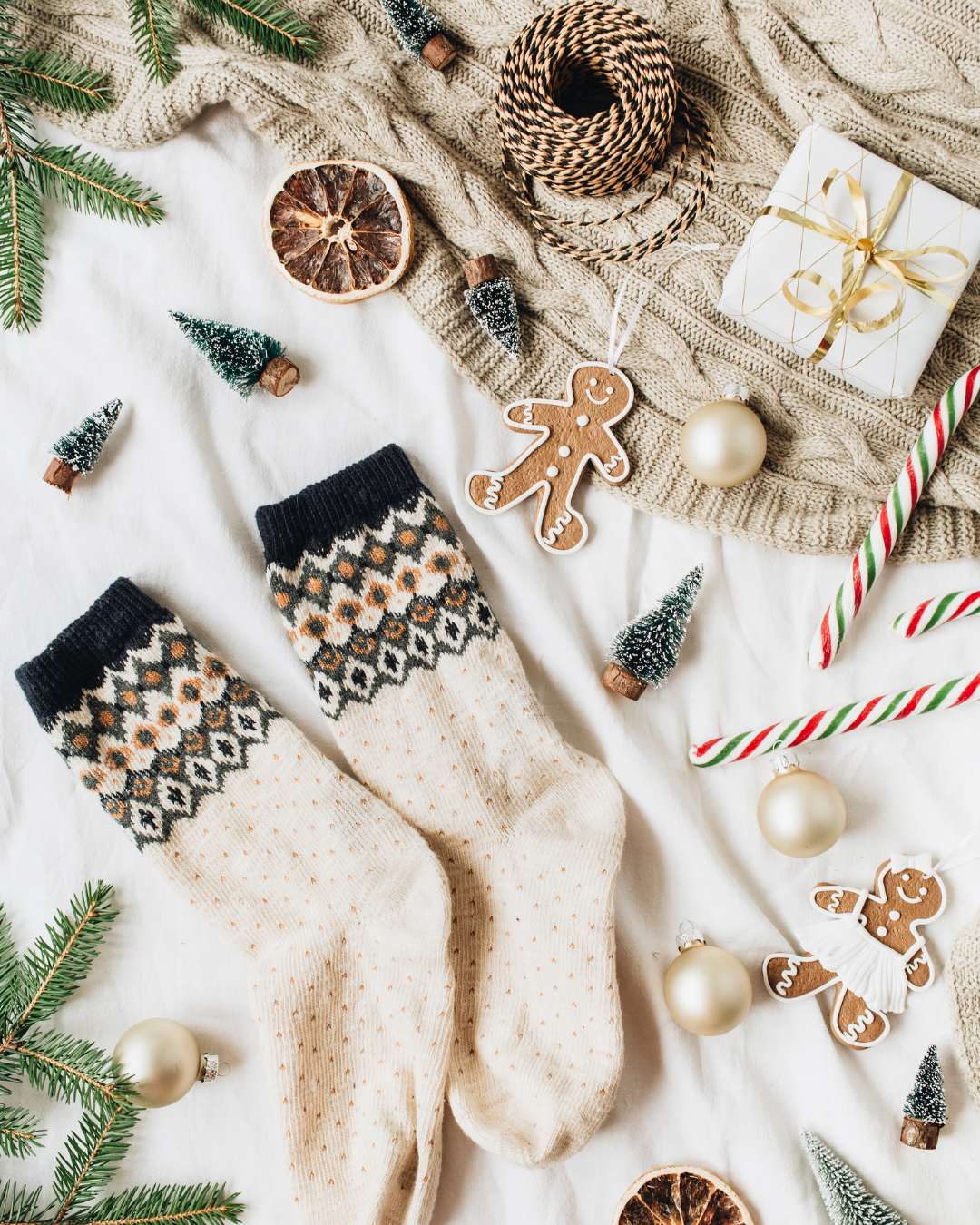 Holiday gift guide for her with Christmas gift ideas she'll love.