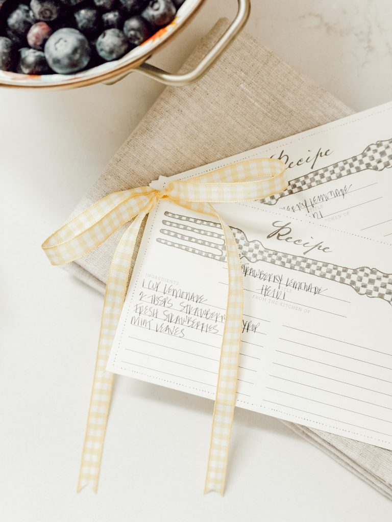 Recipe cards with lemonade recipes written on them to give to guests.