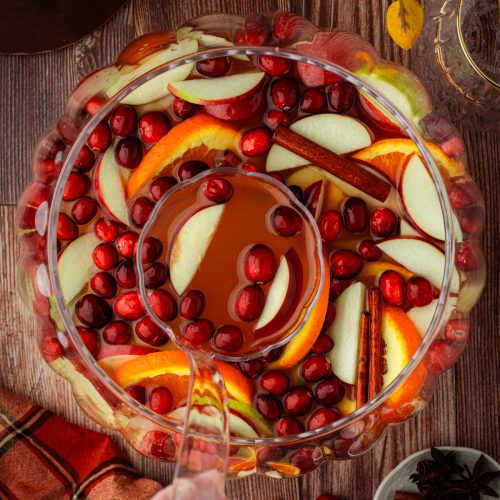Easy Thanksgiving sangria for your Thanksgiving feast.