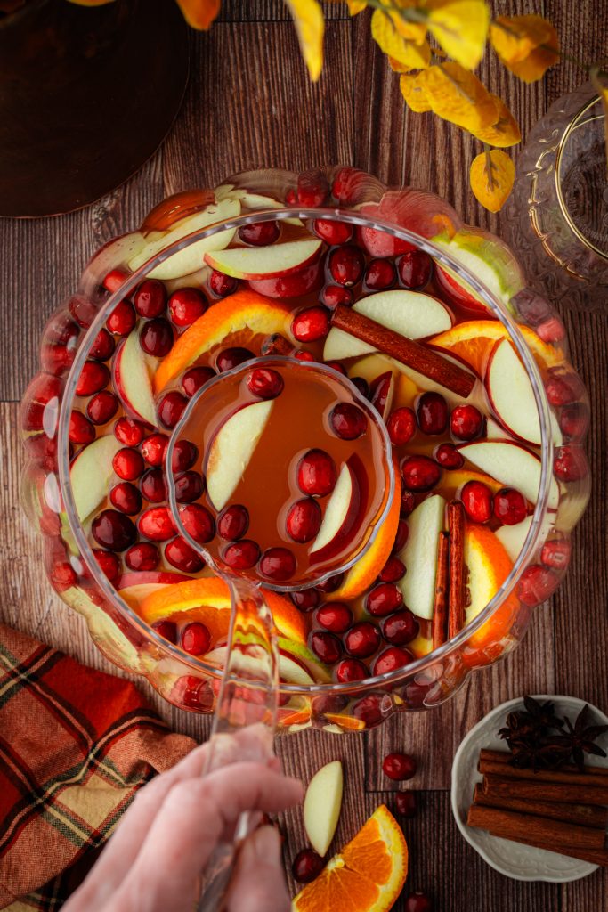 Easy Thanksgiving sangria for your Thanksgiving feast.