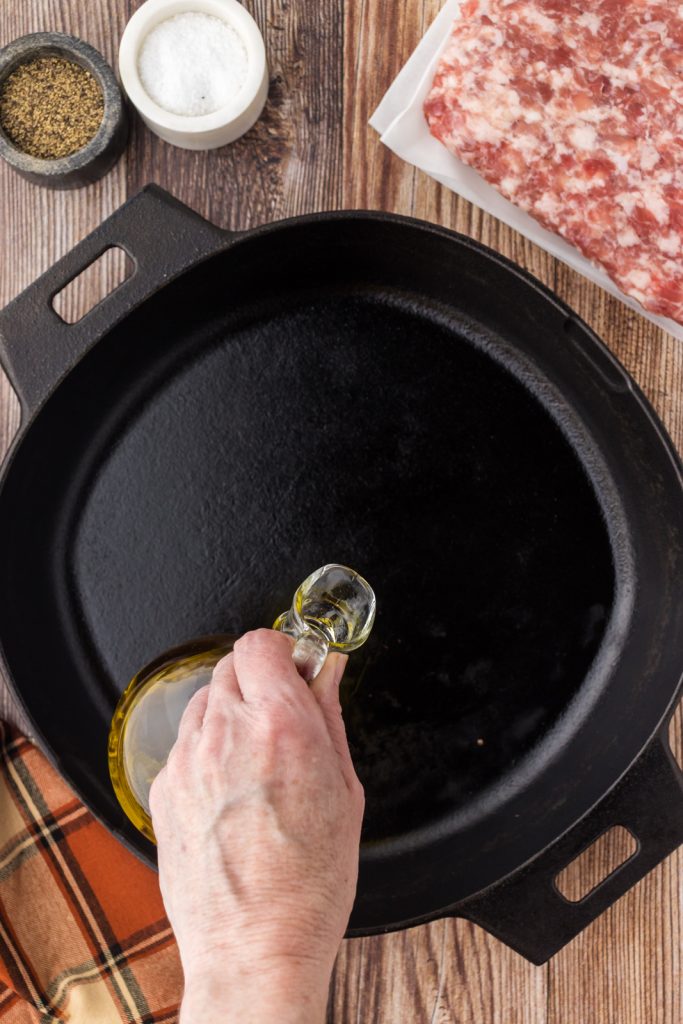 Add a little bit of oil to a large skillet to make the sausage filling.