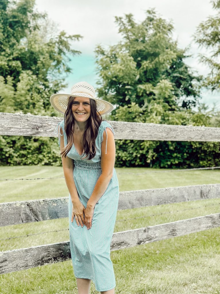 Heidi of Eleanor Rose Home outside in the summertime embracing a tomato girl summer.