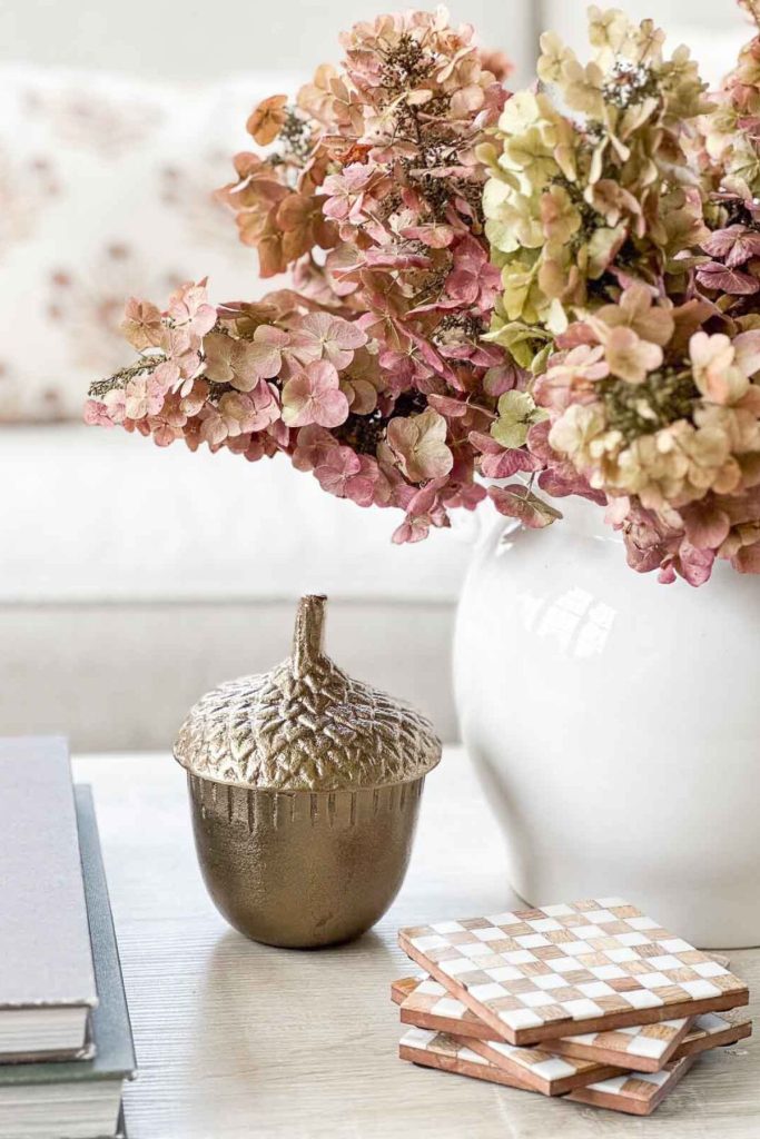 Weekly Wednesday Wish List #216 Yvonne from StoneGable blog coffee table with fall decor.