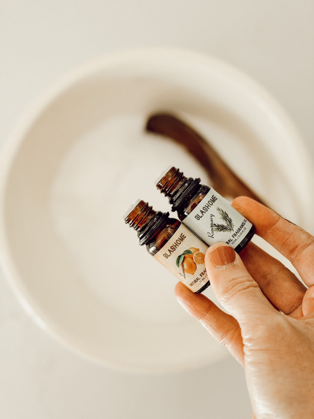 Add 30-60 drops of essential oil to the epsom salt and baking soda mixture.