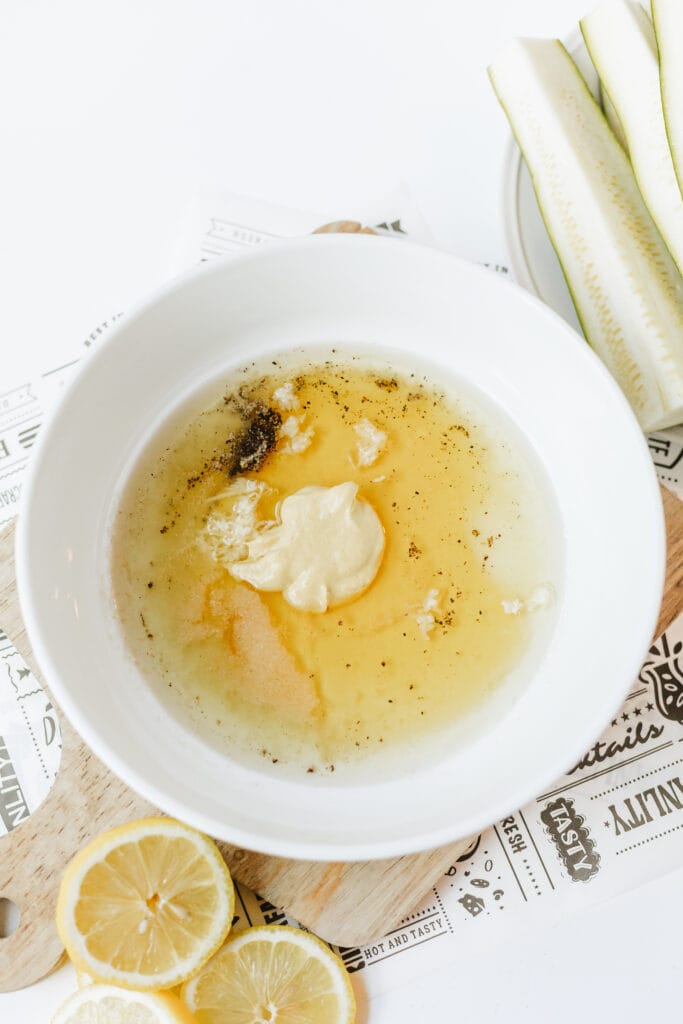 Add the simple ingredients for the zucchini marinade in a bowl.