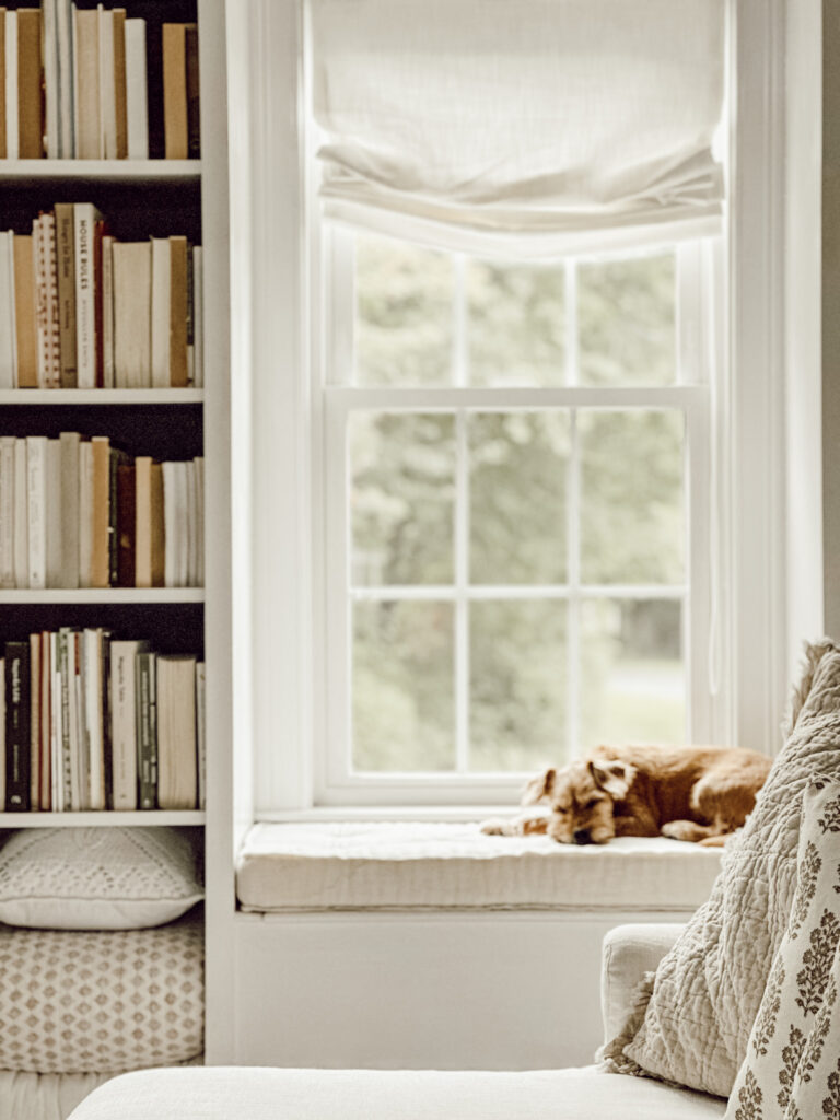 Cozy neutral living room in cottage style home decorated with the help of AI.