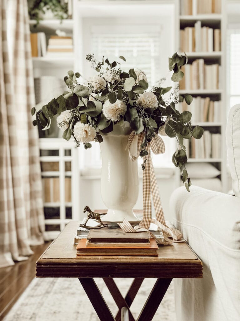 Neutral living room decor with the help of AI to find a color scheme that works for our home.